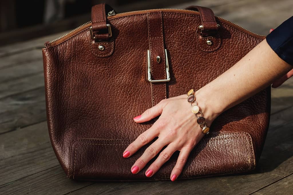 un sac besace en cuir pour femme