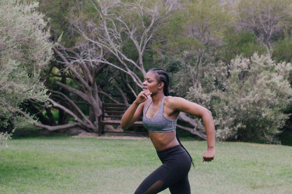 brassière de running avec un bon maintien de la poitrine